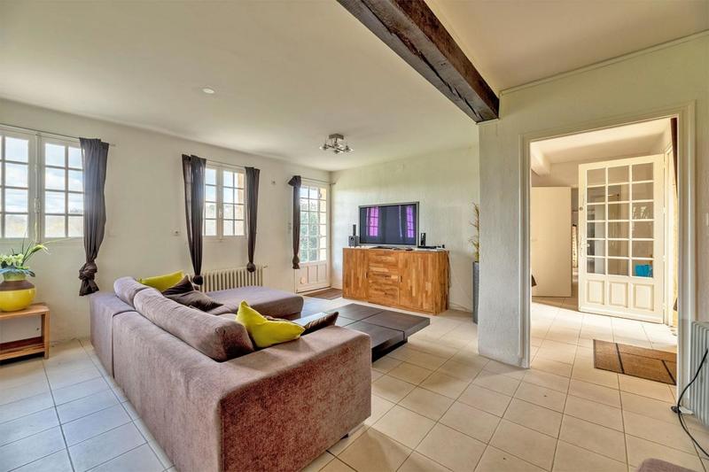 Maison - 242 m² - 11 pièces