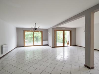 Maison - 250 m² - 13 pièces