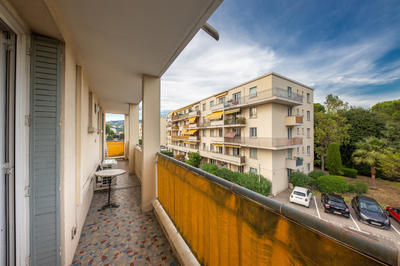 Appartement - 10 m² - 4 pièces