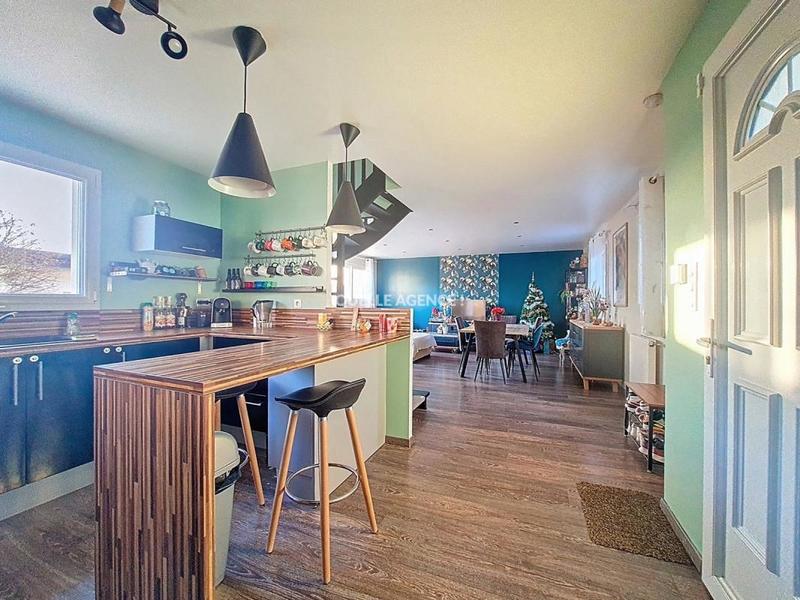 Maison - 90 m² - 5 pièces