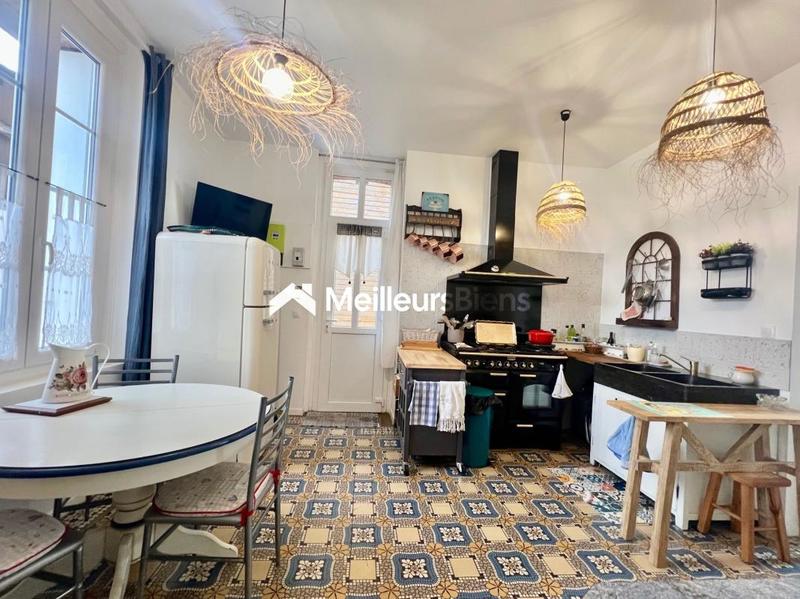 Maison - 247 m² - 8 pièces