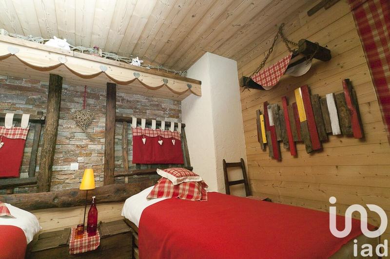 Maison - 261 m² - 9 pièces