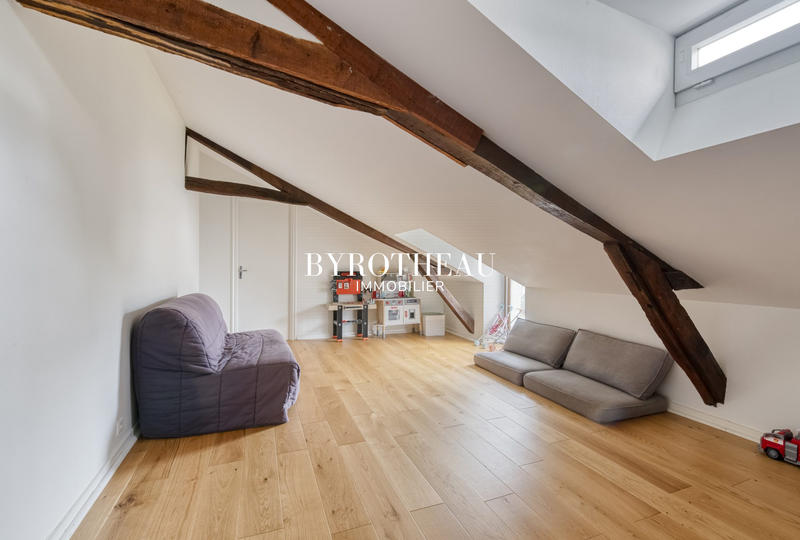 Maison - 220 m² - 8 pièces