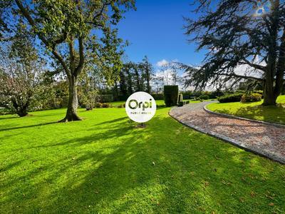 Maison - 240 m² - 8 pièces