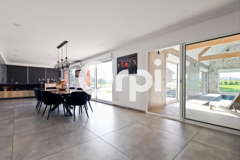 Maison - 230 m² - 6 pièces