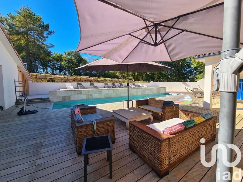 Maison - 250 m² - 7 pièces