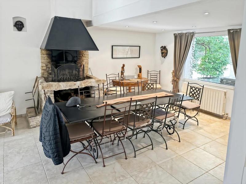 Maison - 230 m² - 11 pièces