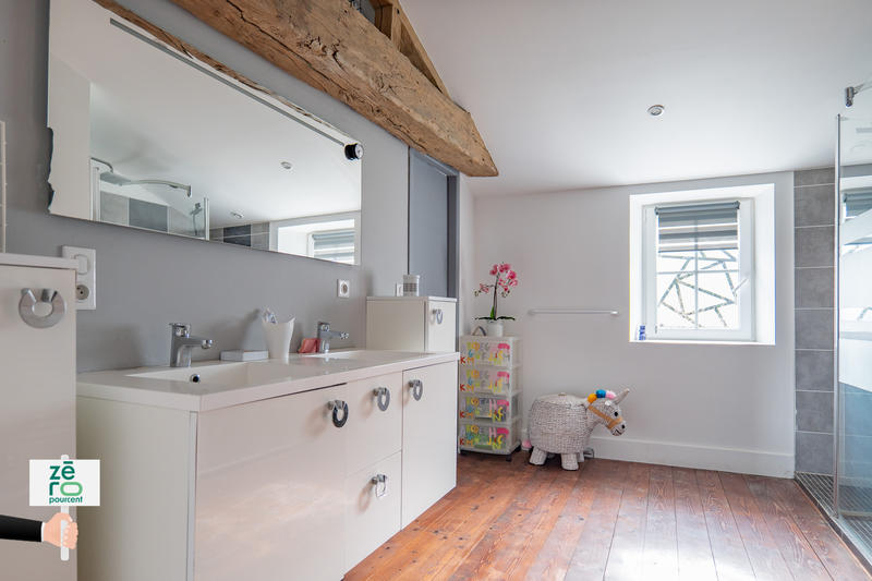 Maison - 218 m² - 6 pièces