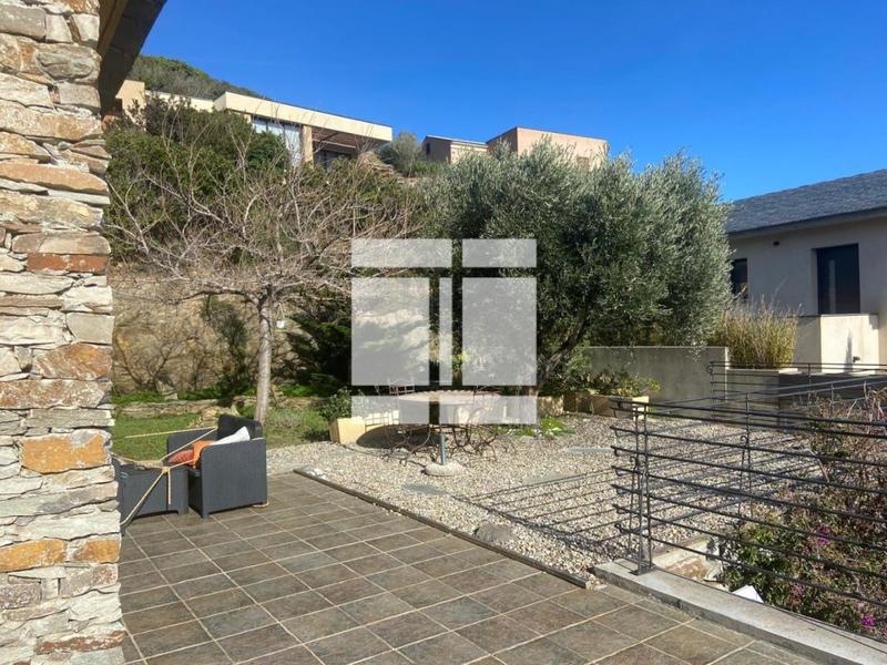 Villa - 200 m² - 8 pièces