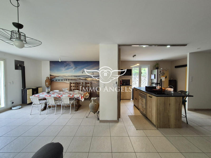 Maison - 140 m² - 5 pièces