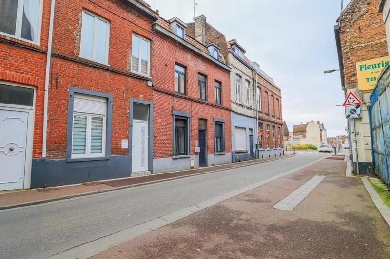 Maison - 98 m² - 8 pièces