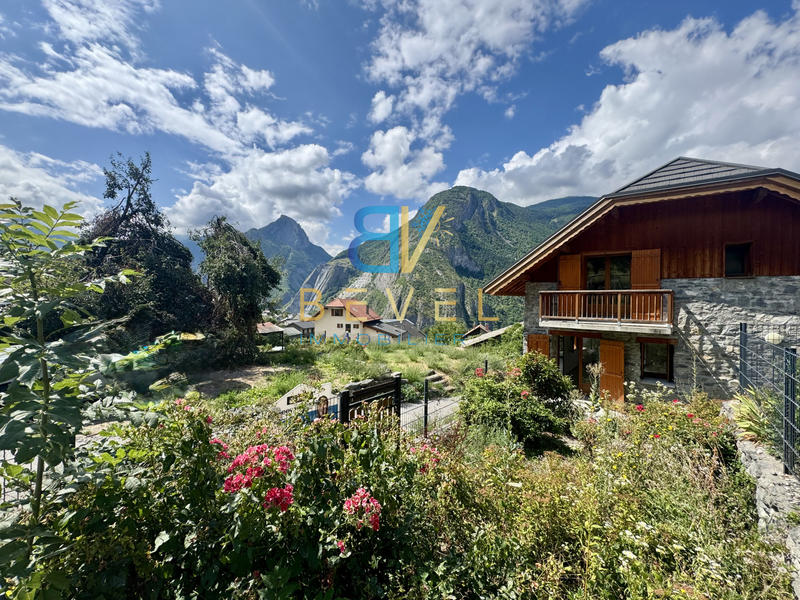 Maison - 98 m² - 5 pièces