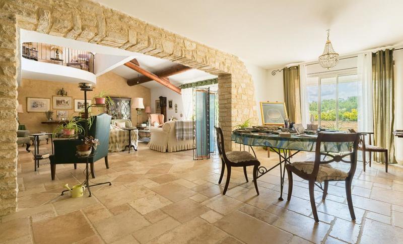 Mas - 691 m² - 13 pièces