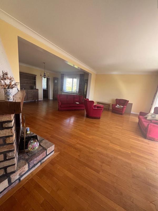 Maison traditionnelle - 231 m² - 9 pièces