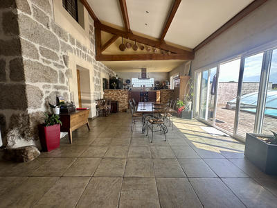 Maison - 219 m² - 8 pièces