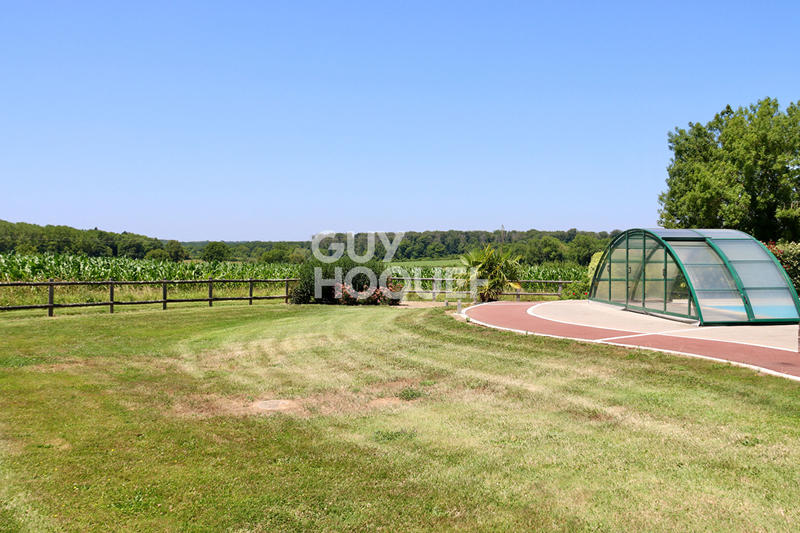 Maison - 225 m² - 9 pièces