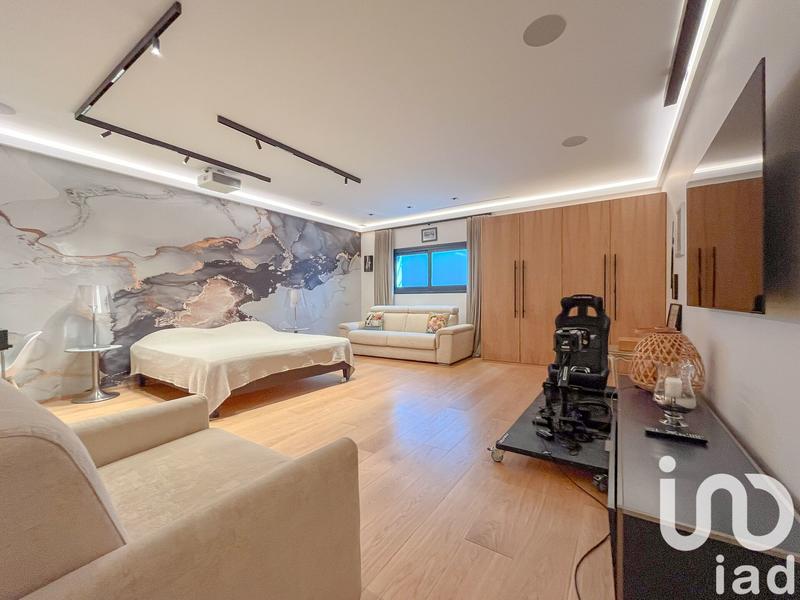 Maison - 300 m² - 5 pièces