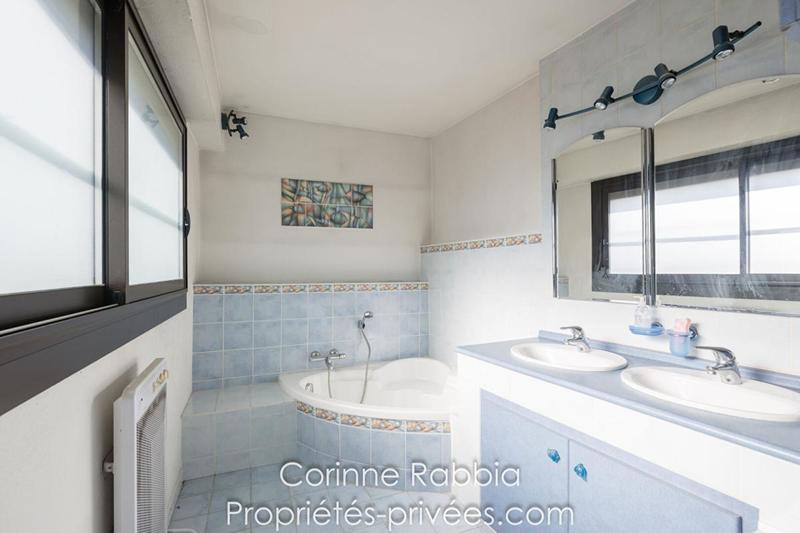 Maison - 180 m² - 6 pièces