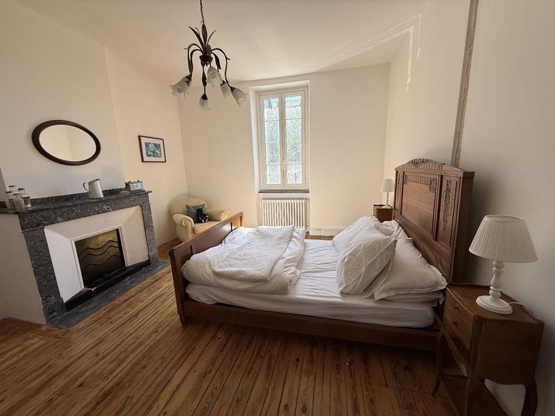 Maison - 180 m² - 8 pièces