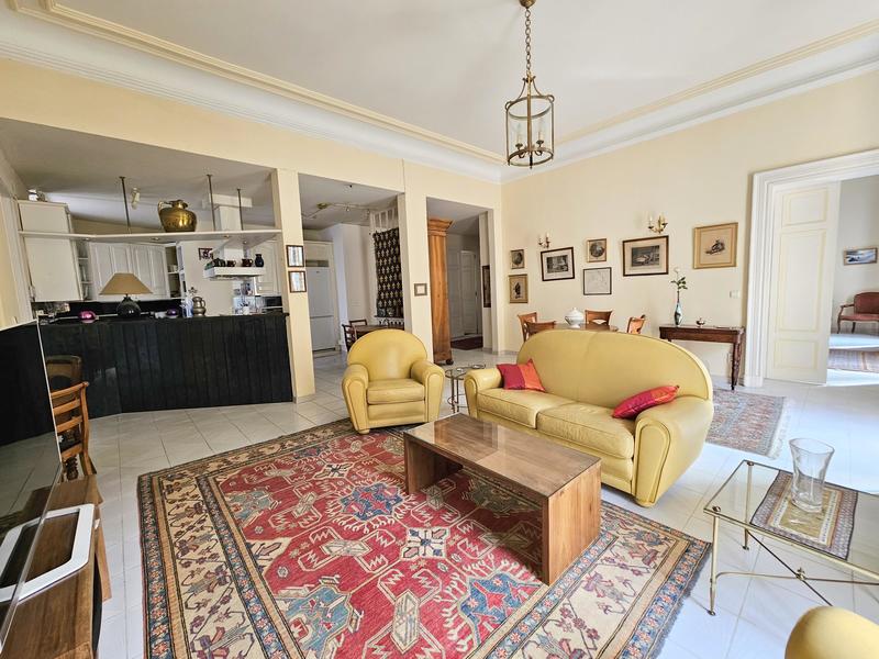 Appartement - 192 m² - 5 pièces