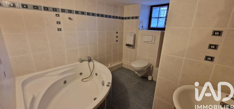 Maison - 241 m² - 8 pièces