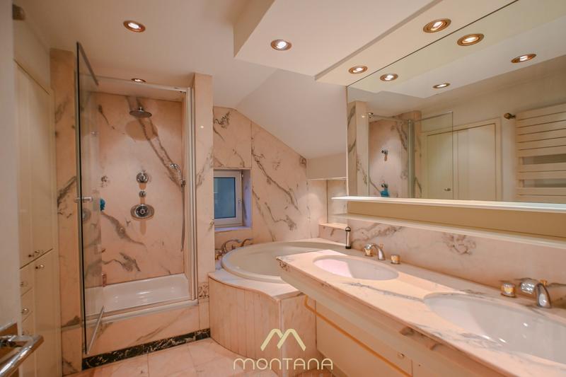 Maison - 300 m² - 7 pièces