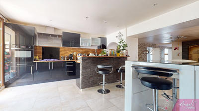 Maison - 191 m² - 5 pièces