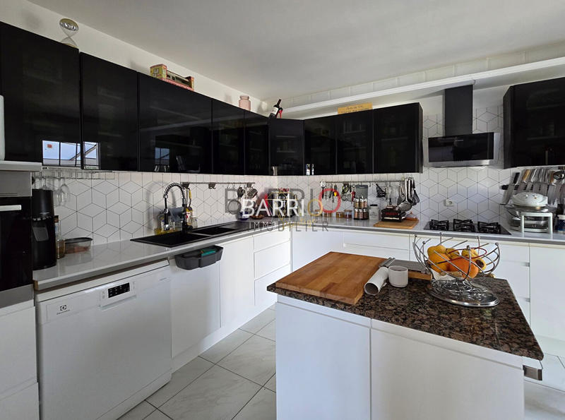 Villa - 195 m² - 8 pièces