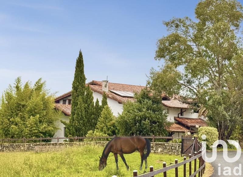 Maison - 290 m² - 9 pièces