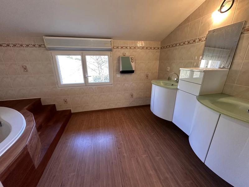 Maison - 163 m² - 7 pièces