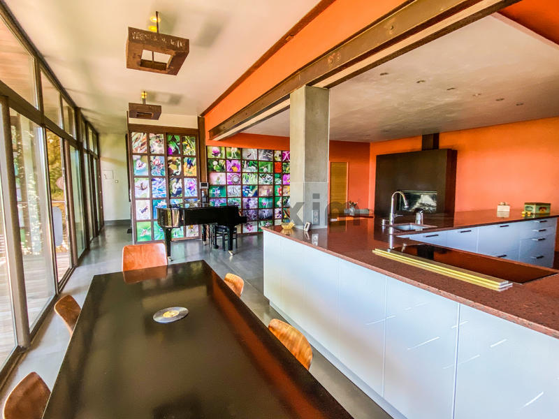 Propriété - 300 m² - 8 pièces