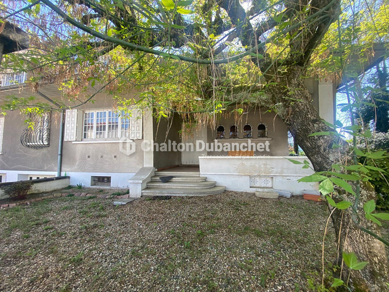 Maison - 285 m² - 10 pièces