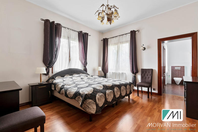 Maison - 365 m² - 12 pièces