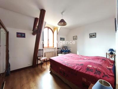 Maison - 210 m² - 7 pièces