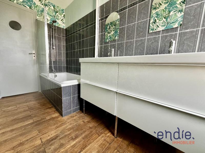 Maison - 258 m² - 9 pièces