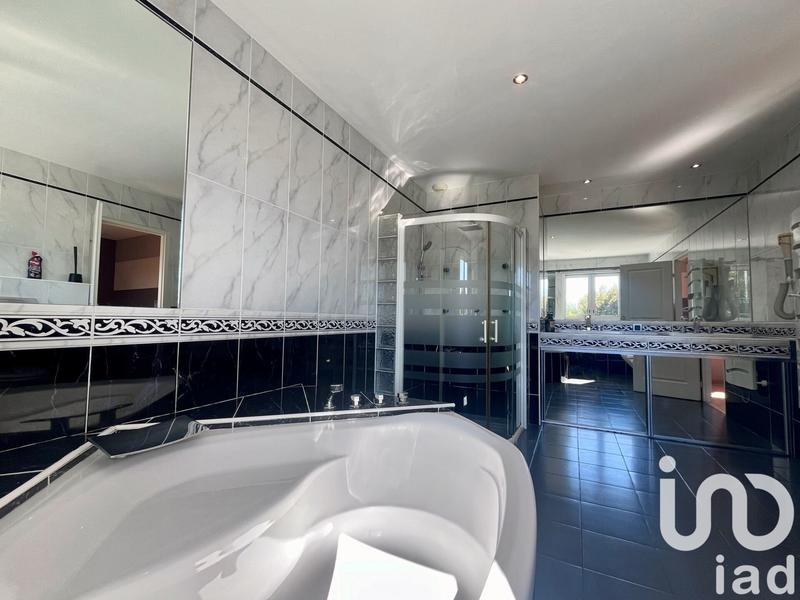 Maison - 196 m² - 7 pièces