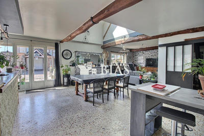 Maison - 298 m² - 10 pièces