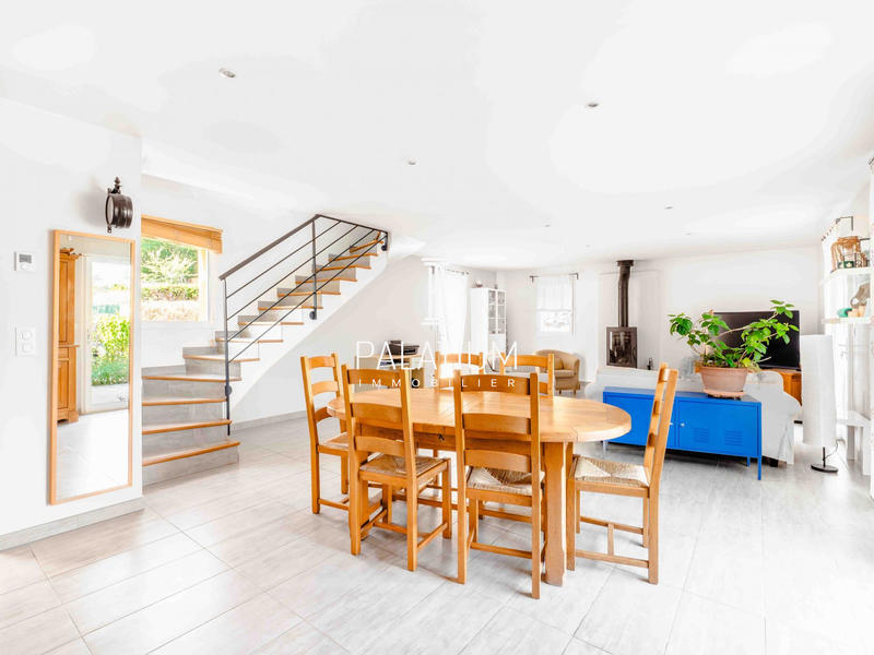 Maison traditionnelle - 148 m² - 6 pièces