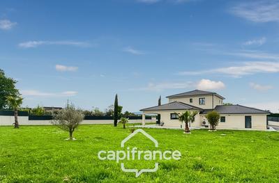 Maison - 275 m² - 7 pièces