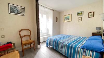 Maison - 220 m² - 7 pièces