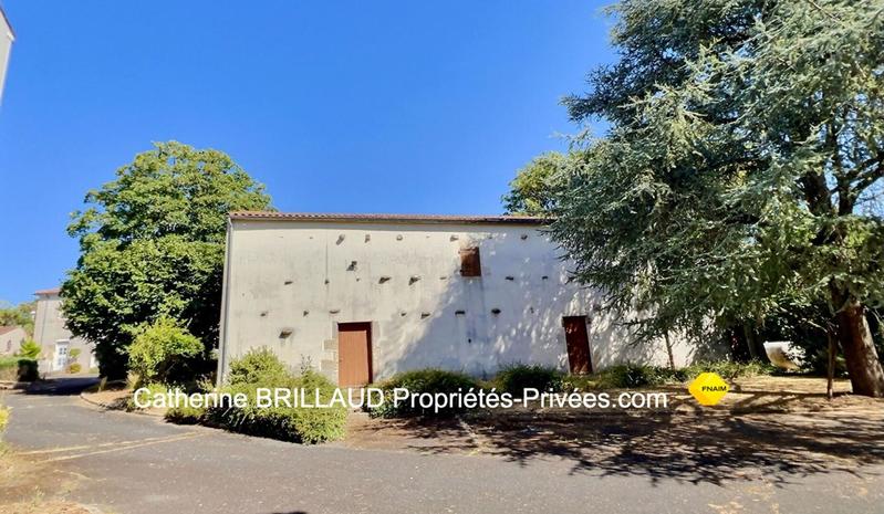 Maison - 1 154 m² - 35 pièces