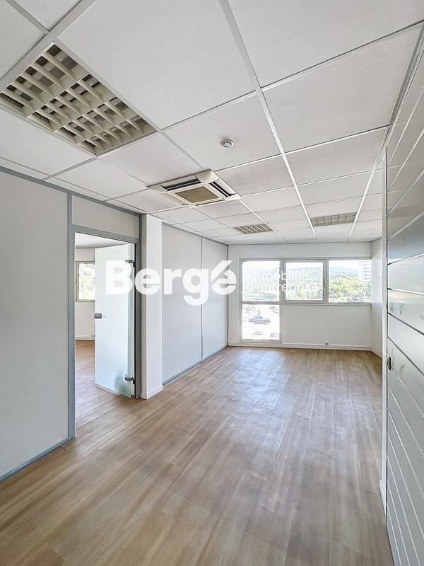 Bureau - 284 m²