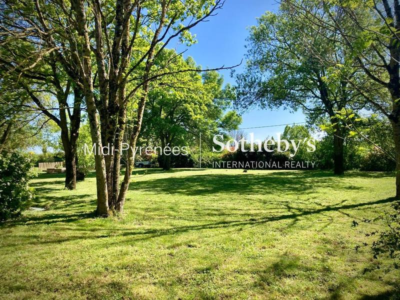 Maison - 230 m² - 6 pièces