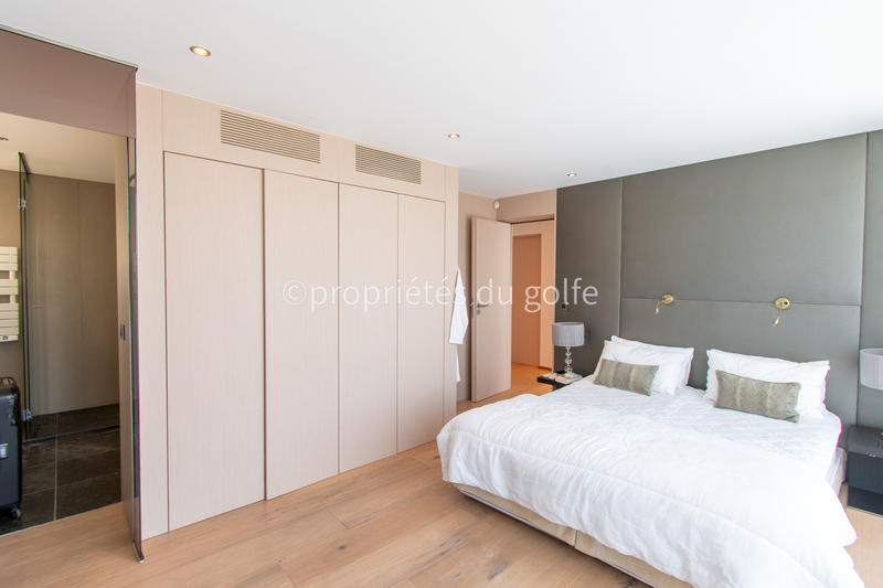 Maison - 305 m² - 7 pièces