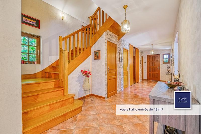 Maison - 210 m² - 9 pièces