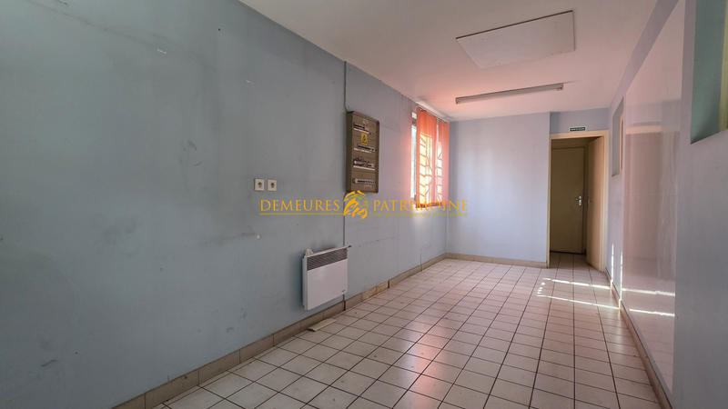 Local commercial - 1 272 m²