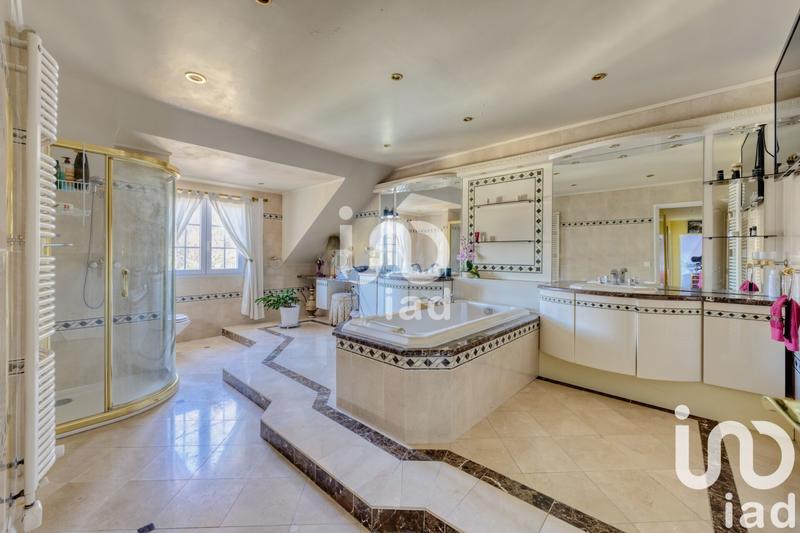 Maison - 250 m² - 7 pièces