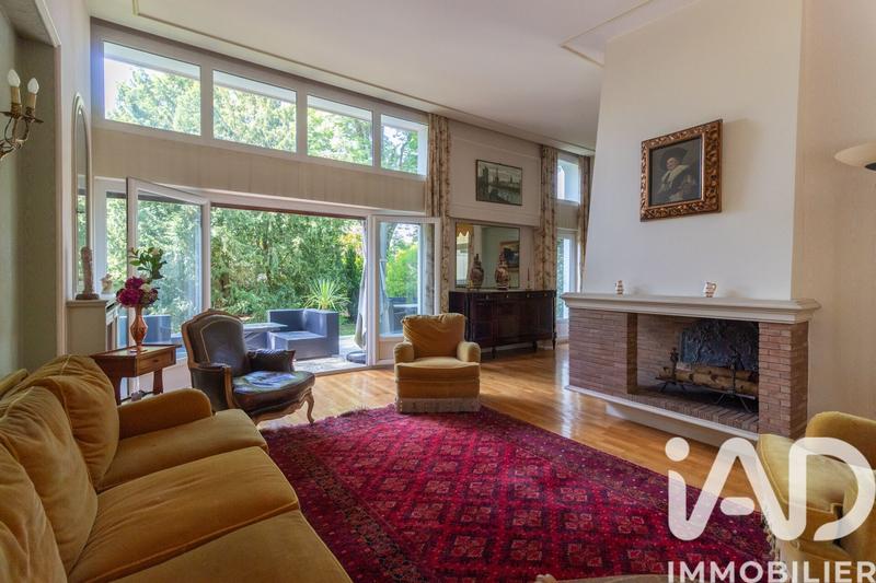 Maison - 238 m² - 10 pièces