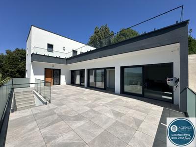 Maison - 200 m² - 6 pièces