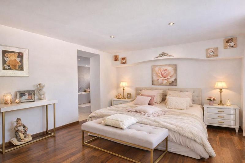 Maison - 223 m² - 8 pièces